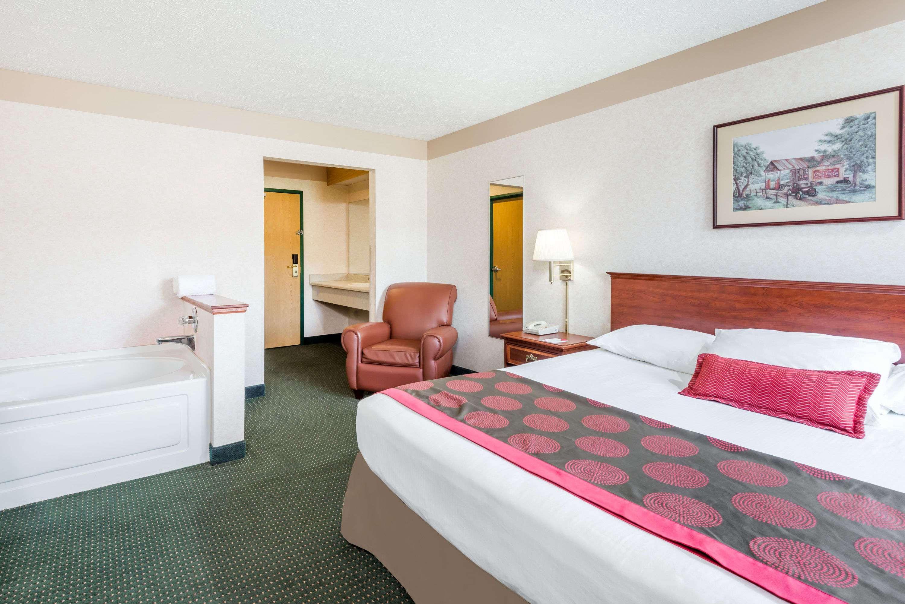 Ramada By Wyndham Strasburg Dover Eksteriør billede